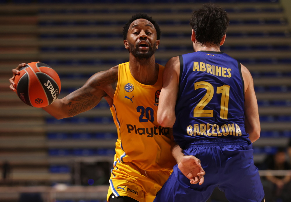 南宫体育-阿斯顿维拉集结日防线松动浙江队单刀错失备战欧篮联，新疆广汇围绕欧篮联造点机会瞬间刷屏 